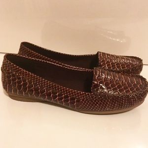 ✨NEW ARRIVAL ✨Brown Faux Skin Flats 🌚