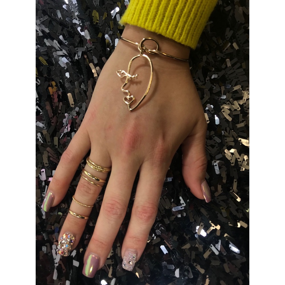 Face Bracelet