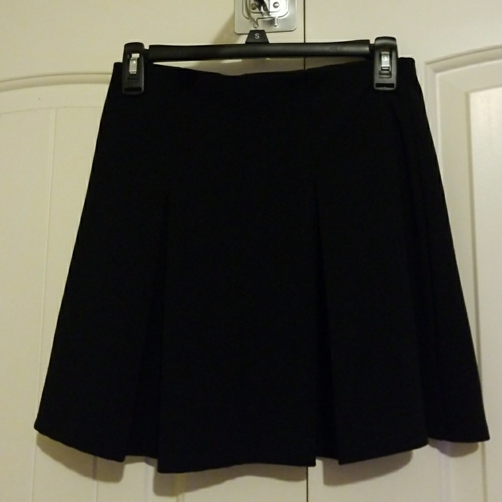 Mini black pleated skirt, never worn