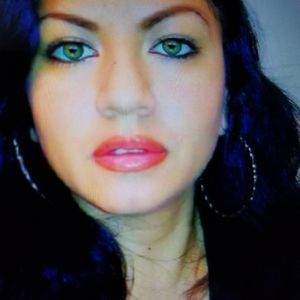 Meet your Posher, Adela