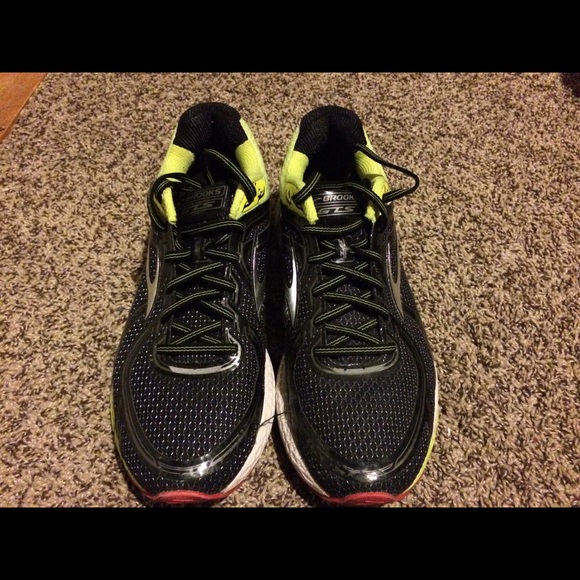 Brooks Adrenaline GTS 16 Running Shoes - Picture 2 of 5