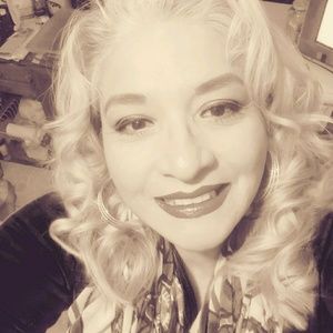 Meet your Posher, Juana