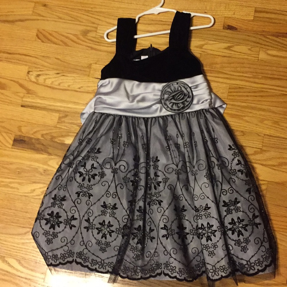 Holiday dress for little girl