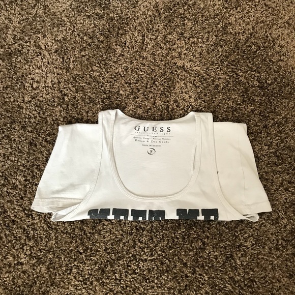 ♡ Guess Tank Top ♡ - Picture 3 of 3