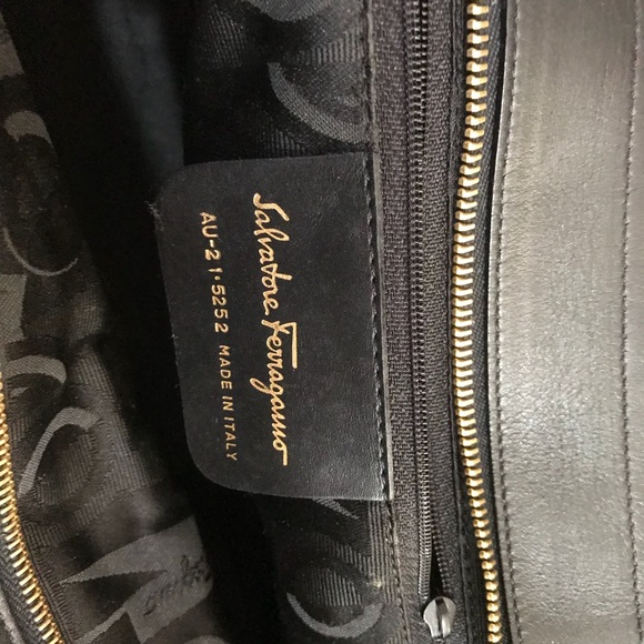 Authentic Salvatore Ferragamo gold chain grosgrain - Picture 5 of 7