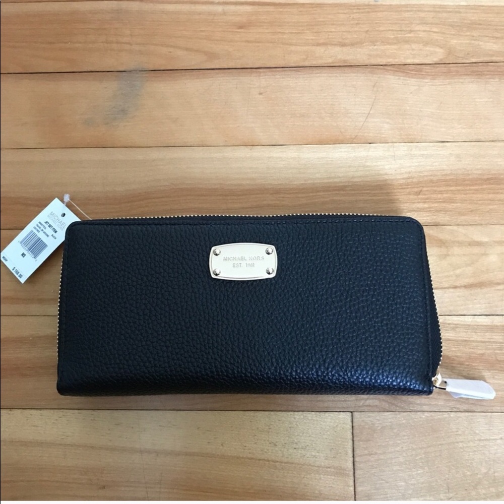 Michael Kors wallet 🌿🌿