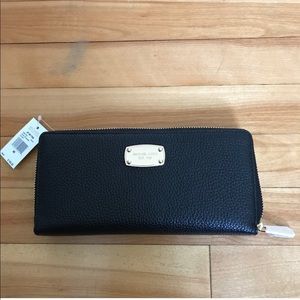 Michael Kors wallet 🌿🌿