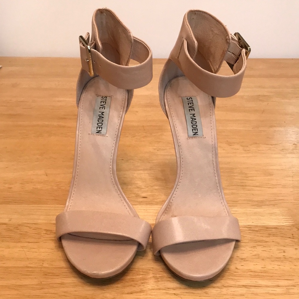 High-heel sandals