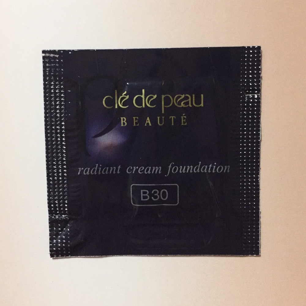 Cle de Peau beaute Radiant cream foundation sample