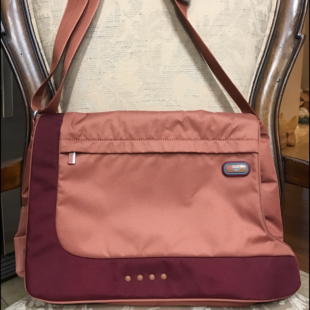 🎀TUMI Cross shoulder
