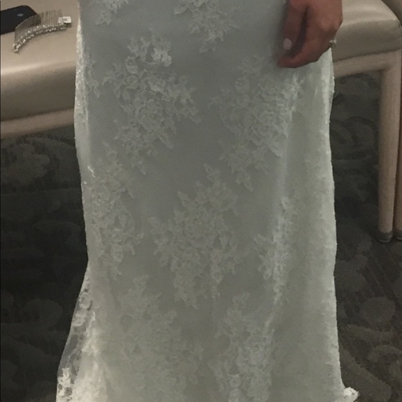 Ivory lace wedding dress - Picture 3 of 6