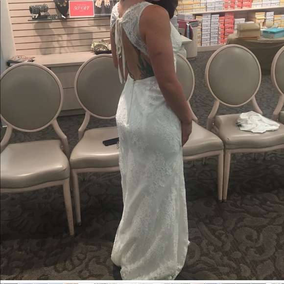 Ivory lace wedding dress - Picture 5 of 6