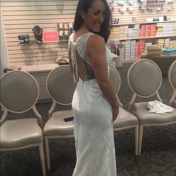 Ivory lace wedding dress - Picture 6 of 6