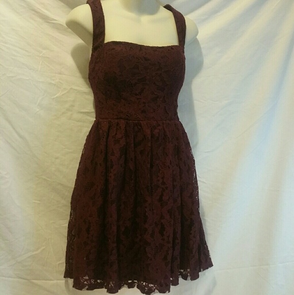 City Triangles Dresses & Skirts - City Triangle burgundy lacy dress