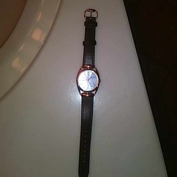 Authentic 😍😍😍Gucci watch - Picture 3 of 3