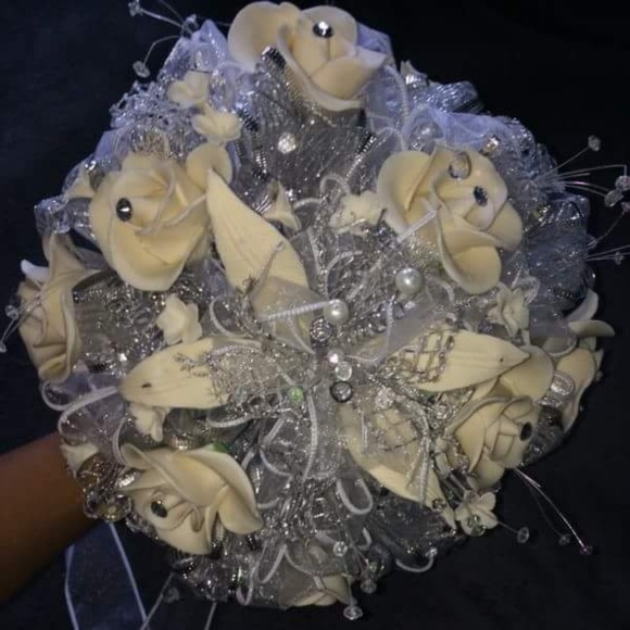 Accessories - SOLD Weading Flower Bouquet