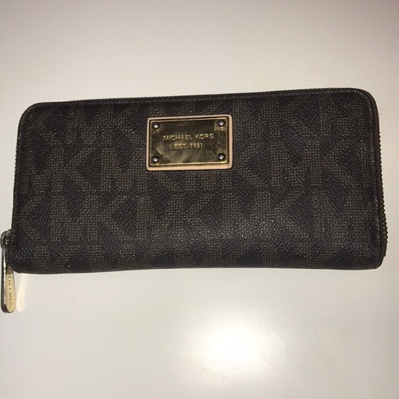 Michael Kors Handbags - NWT Michael Kors Jet Set Continental Wallet Clutch