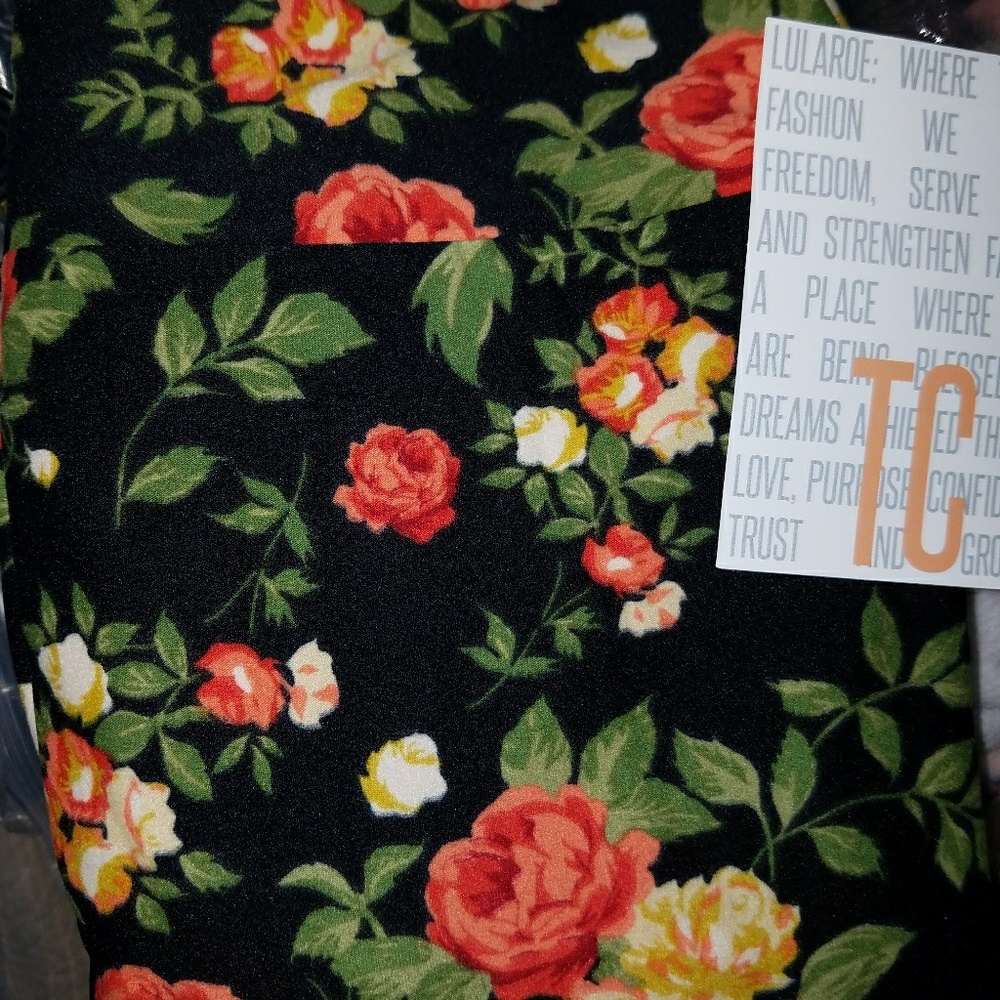 brand new Tall Curvy legging lularoe rose print