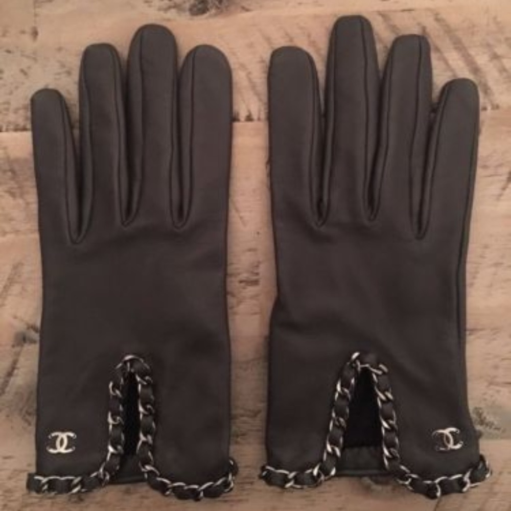 NEW Auth Chanel Gray Leather Gloves Silver Chain