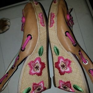 euc Sperry Wedge heels floral embroidery 8m