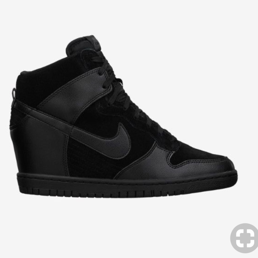 Brand New Women’s Nike Dunk Ski High Black US 6