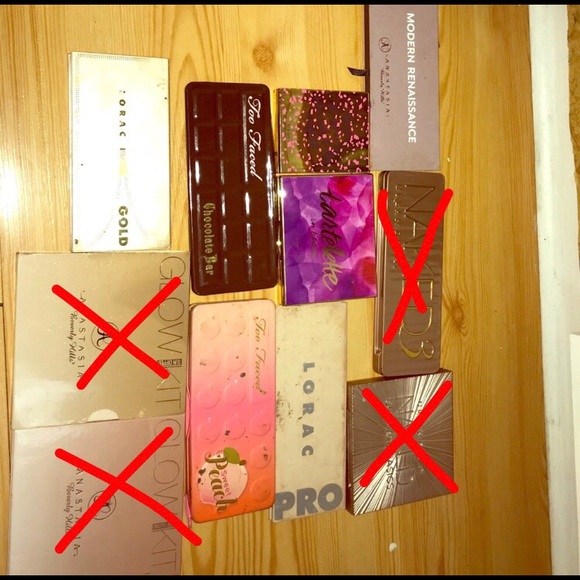 Selling a few of my makeup pallets I never use! - Picture 1 of 2