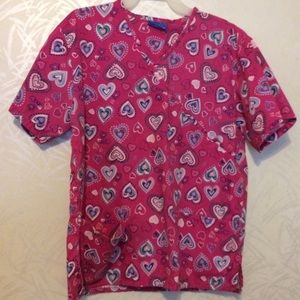 Carol’s Sz Lg Pink W/💗’s V-Neck Scrub Top