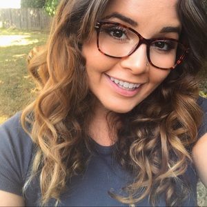 Meet your Posher, Emily