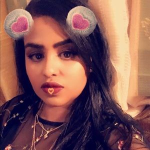 Meet your Posher, Amina