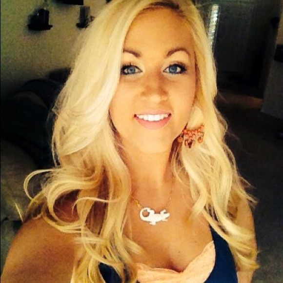 Meet Your Posher - Picture 2 of 5