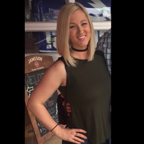 Meet Your Posher - Picture 3 of 5