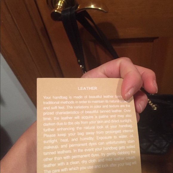 Michael Korrs black leather bag - Picture 3 of 5