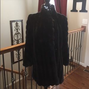 NOW !Faux fur 👑coat ( black) 🌬👌🏻👑👑size 16-18