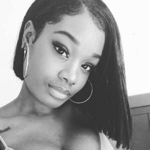 Meet your Posher, Cynthia