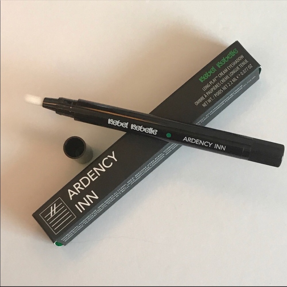 Rebel Rebelle Long Play Cream Eyeshadow in black