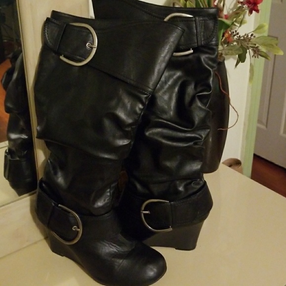 Boots - Picture 2 of 8