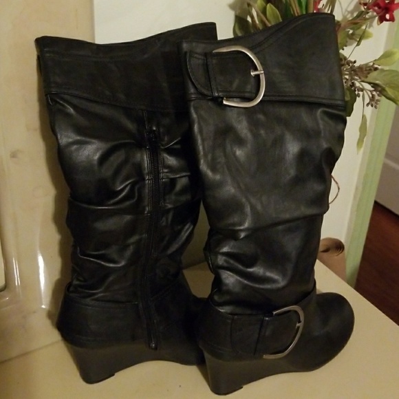 Boots - Picture 4 of 8