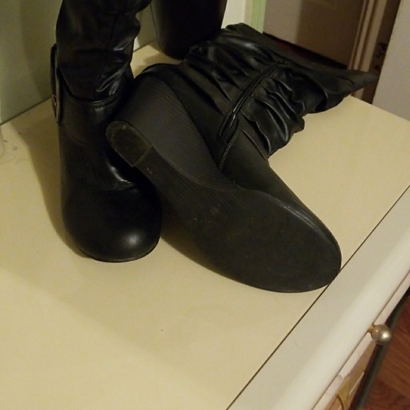 Boots - Picture 5 of 8