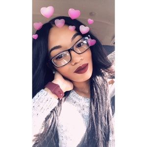 Meet your Posher, Alloura