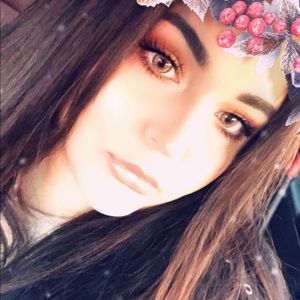 Meet your Posher, Anniara