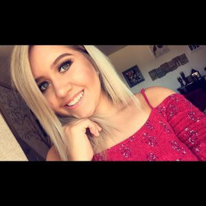 Meet your Posher, Kayla