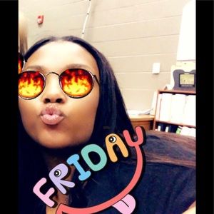 Meet your Posher, Alexis