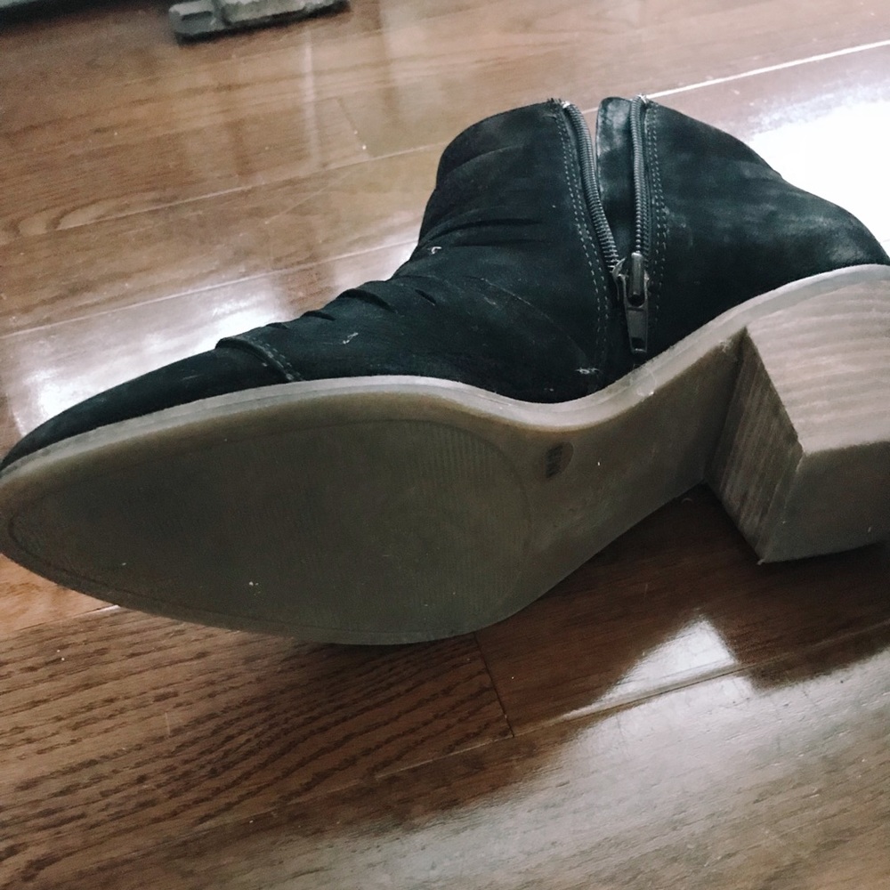 Black cutout bootie - Picture 3 of 3