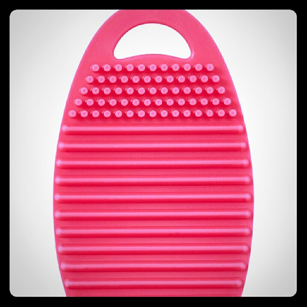 BRUSH CLEANING MITT