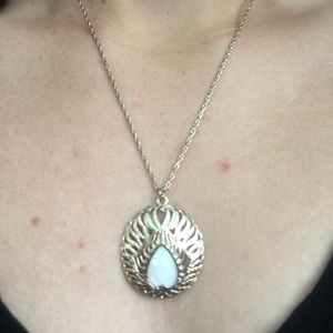 Kendra Scott necklace