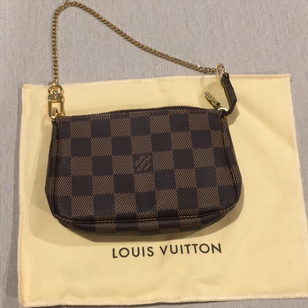 Louis Vuitton mini Pochette