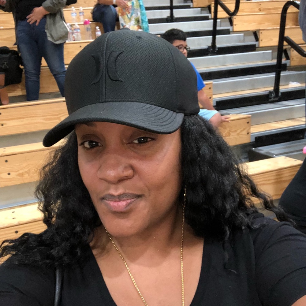 Meet your Posher, Dee