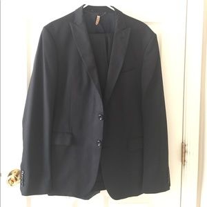 black w fine pinstripes Zara suit size 44/38