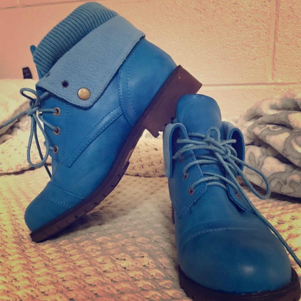 BLUE FUZZY BOOTS BOOTIES STRETCHY LACED UP - NEW❤️