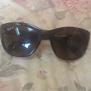 Rayban women’s sunglasses RB4216